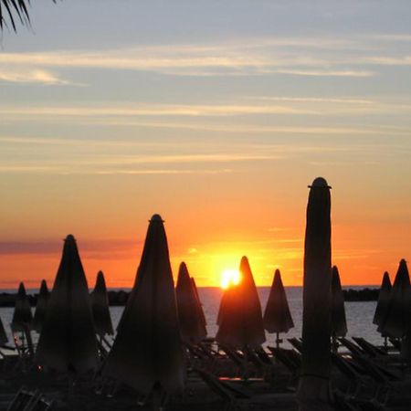 Hotel Carillon ベラーリア・イジェア・マリーナ エクステリア 写真