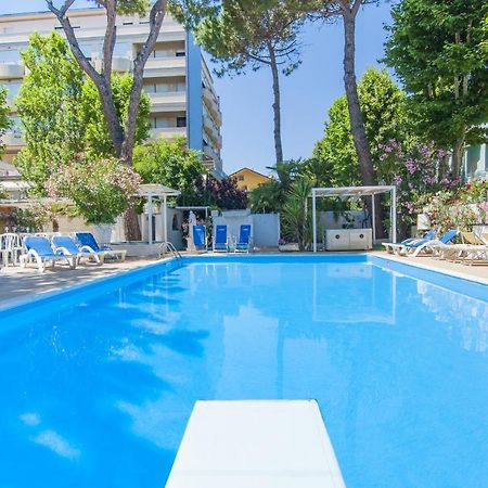 Hotel Carillon ベラーリア・イジェア・マリーナ エクステリア 写真