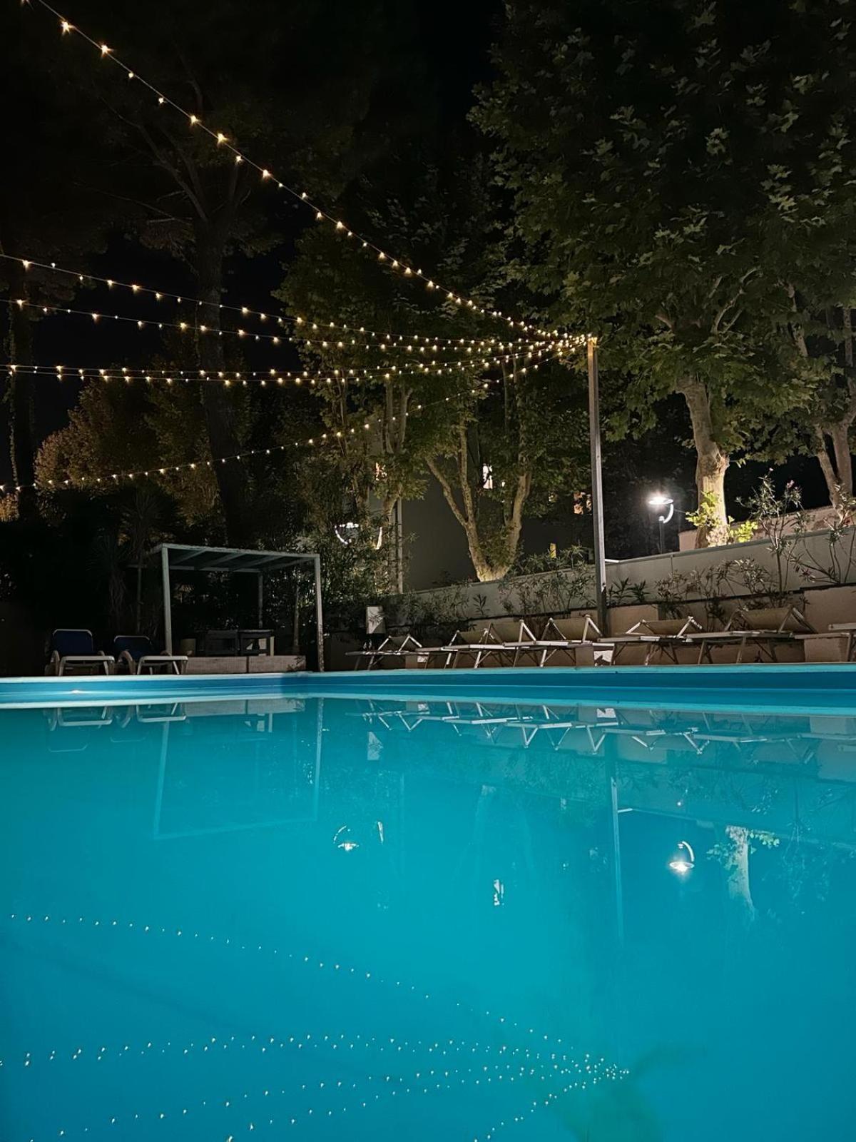 Hotel Carillon ベラーリア・イジェア・マリーナ エクステリア 写真