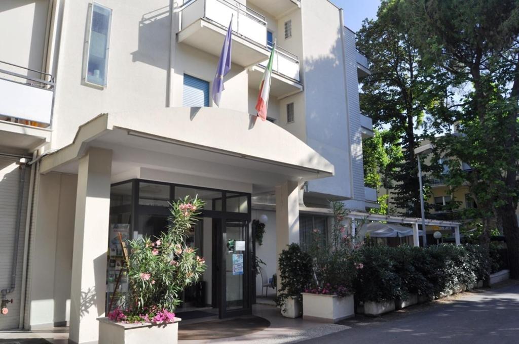 Hotel Carillon ベラーリア・イジェア・マリーナ エクステリア 写真