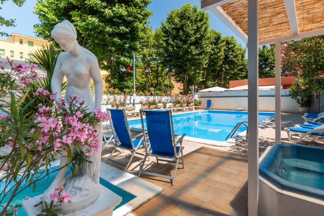 Hotel Carillon ベラーリア・イジェア・マリーナ エクステリア 写真